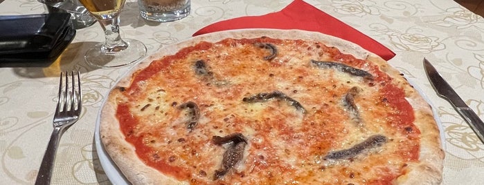 Pizzeria Rino is one of Selva.