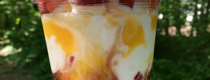 fairytale frozen yogurt is one of Vancra : понравившиеся места.
