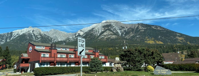 Canmore, Alberta is one of สถานที่ที่ Moe ถูกใจ.
