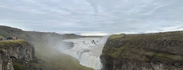 Gullfoss is one of Lugares favoritos de Michelle.