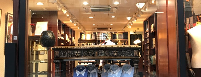 麻布テーラー (azabu tailor) 表参道店 is one of Shop.
