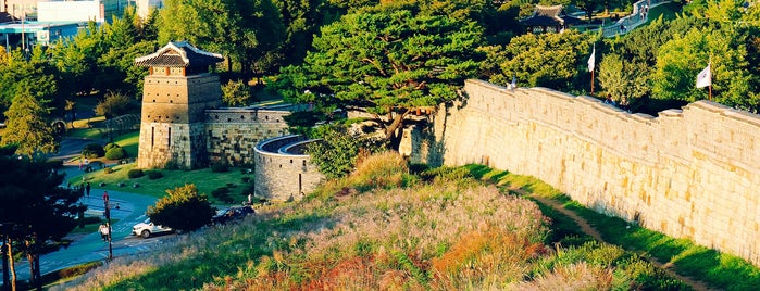 Seobukgongsimdon (Northwestern Watchtower) is one of 수원시의 이곳저곳.