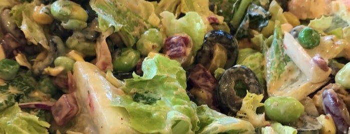 Salata is one of Lugares favoritos de Valerie.