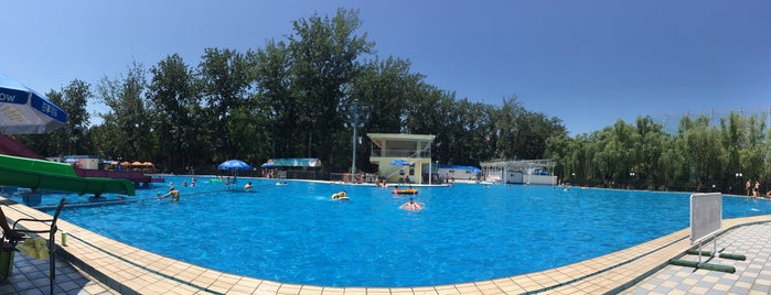 Qingnianhu swimming pool is one of Tempat yang Disimpan Dhyani.