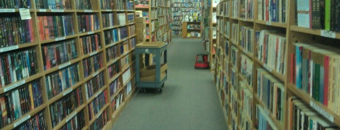Half Price Books is one of Maria’s Liked Places.