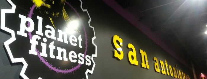 Planet Fitness is one of Lieux qui ont plu à Dina.