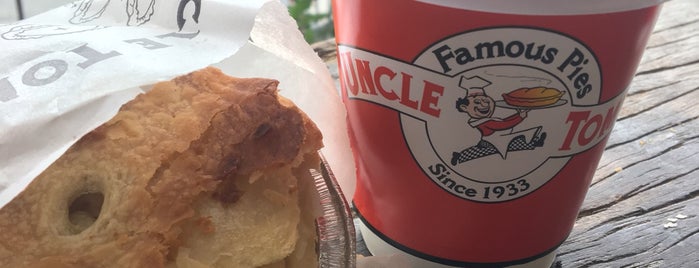 Uncle Tom's Pie Shop is one of Byron Bay.
