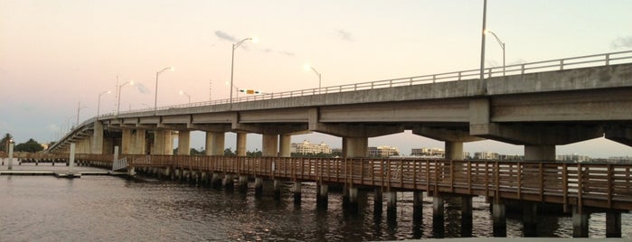 Lake Worth Bridge is one of สถานที่ที่ Jenna ถูกใจ.