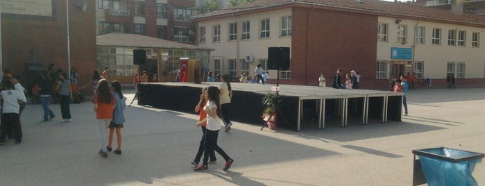 Melahat Ünügür Ortaokulu is one of Odunpazarı Anaokulu, İlk, Ortaokul ve Liseleri.