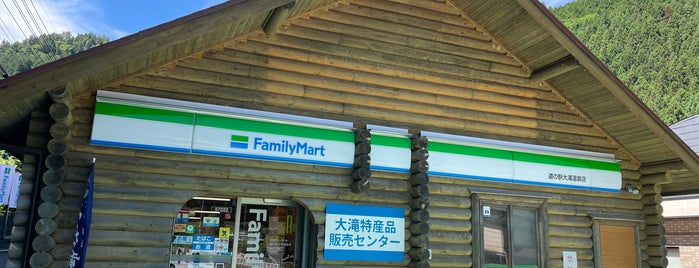 FamilyMart is one of Lieux qui ont plu à Minami.