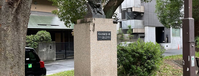 ペルリ提督の像 is one of 爆撃目標.