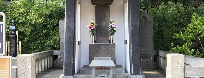 新井宿義民六人衆の墓 is one of 史跡・名勝・天然記念物.