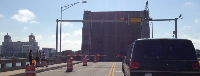 Flagler Memorial Bridge is one of Orte, die Lizzie gefallen.