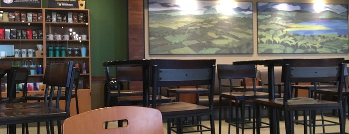 Starbucks is one of lugares favoritos.