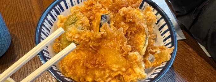 てんぷら 天芳 is one of 食べ物.