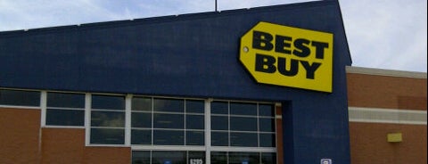Best Buy is one of Brandiさんのお気に入りスポット.