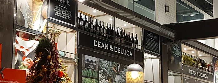 Dean & DeLuca is one of Books and Cafes.