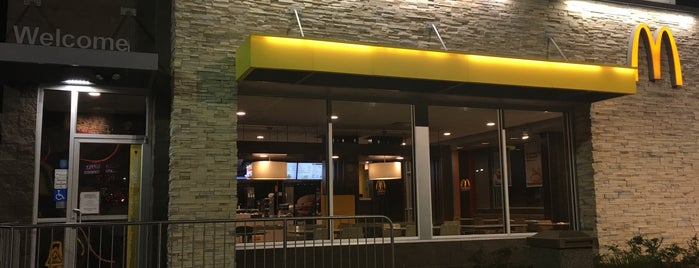 McDonald's is one of Posti che sono piaciuti a Chester.
