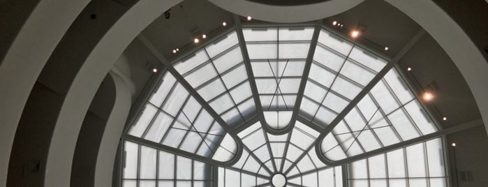 Solomon R Guggenheim Museum is one of Anouk'un Beğendiği Mekanlar.