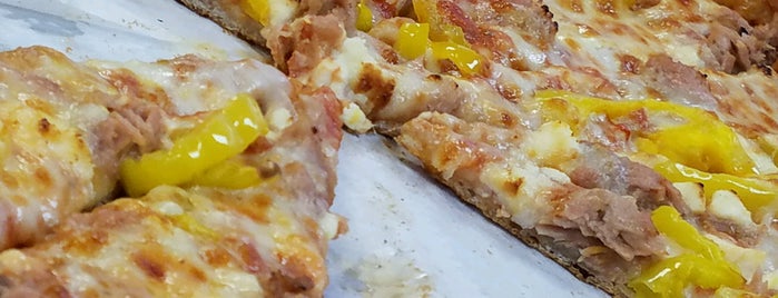 R&B's Pizza Place is one of Brianさんのお気に入りスポット.