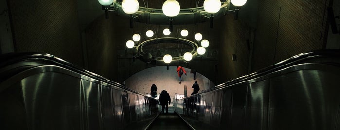 Станция STM Сноудон is one of Montreal Metro.