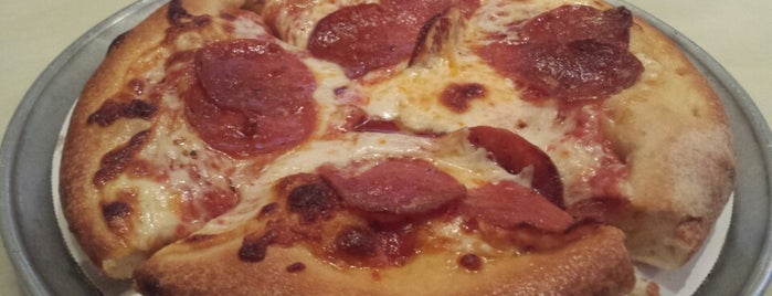 Red Devil Pizza is one of สถานที่ที่บันทึกไว้ของ Tony.