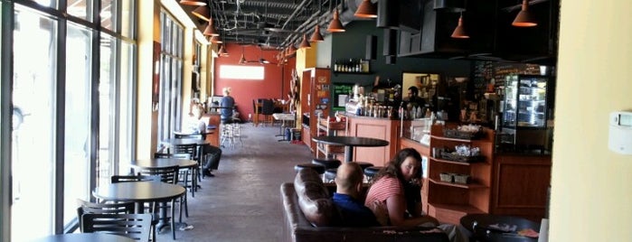 Mo'Joe Coffee House is one of Lugares favoritos de K.