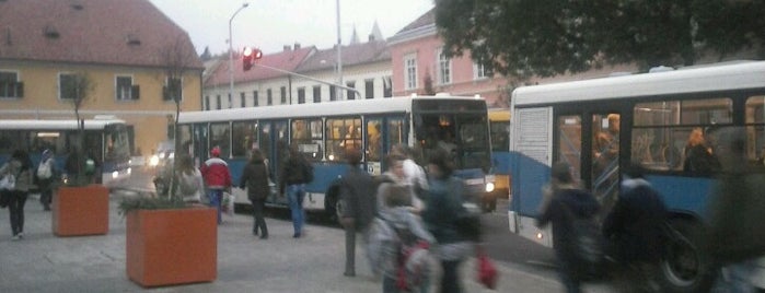 Kórház tér (2, 2A, 25, 26, 27, 28, 30, 32, 34, 34A, 35, 36, 37, 130, 932) is one of 27-es busz (Pécs).