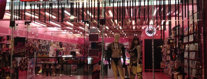 Erotika Love Store is one of Tempat yang Disukai Rodrigo.