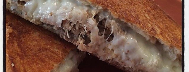 The Grilled Cheese Bistro is one of Locais curtidos por Rosana.