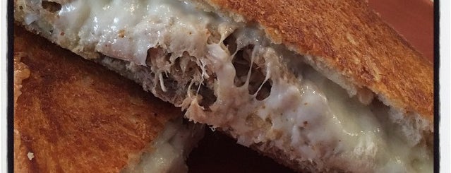 The Grilled Cheese Bistro is one of Lieux sauvegardés par Kimmie.