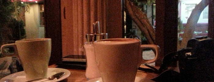 Anni Café | کافه آنی is one of Tempat yang Disimpan iman.