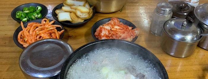 부산할매 돼지국밥 두레반 is one of Korean.