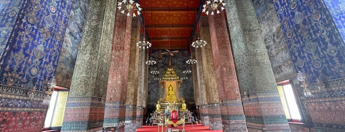 Wat Makutkasatriyaram is one of Pornrapee’s Liked Places.