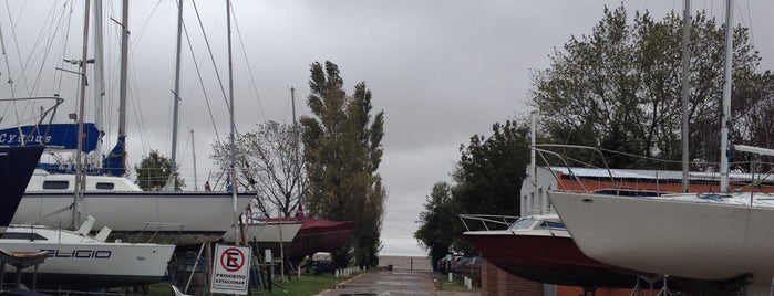 Yacht Club Olivos is one of Ernesto’s Liked Places.
