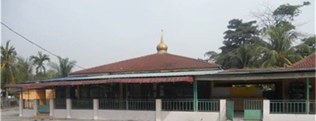 Surau At-Taqwa Taman Sri Muda is one of ꌅꁲꉣꂑꌚꁴꁲ꒒ : понравившиеся места.