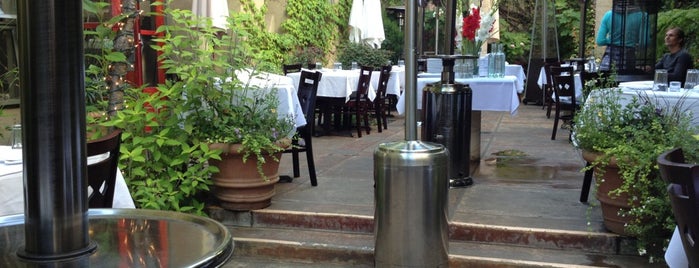 Laili Restaurant is one of สถานที่ที่ Monica ถูกใจ.
