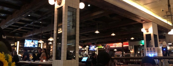 Louie Bossi's Ristorante Bar Pizzeria is one of Lugares favoritos de Eve.