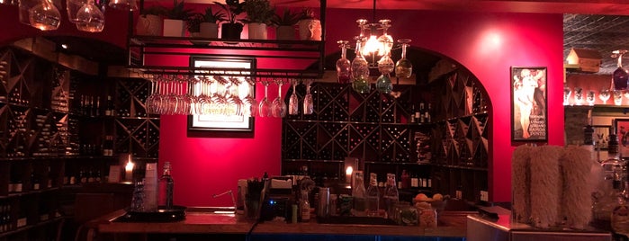 Vinos Wine Bar on Las Olas is one of Around the States.