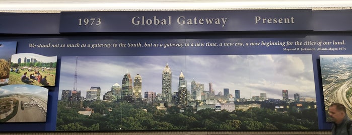 Aeroporto Internacional de Atlanta Hartsfield-Jackson (ATL) is one of Locais curtidos por Tiffany.