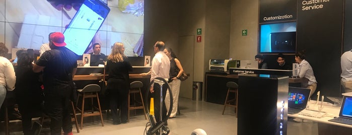 Samsung Experience Store is one of Locais curtidos por Laura.