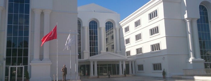 Doğa Koleji is one of Lugares favoritos de Bengi.