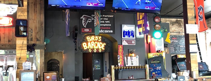 Bird's Bar & Pizza is one of Places to go.