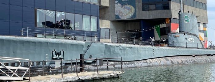 USS Torsk (SS-423) is one of Baltimore, MD (to do).