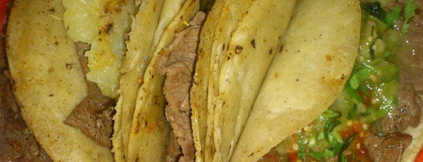El Güero Tacos is one of Tempat yang Disukai Antonio.