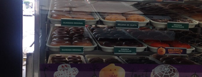 Krispy Kreme is one of Locais curtidos por 𝓜𝓪𝓯𝓮𝓻 𝓒𝓪𝓼𝓽𝓮𝓻𝓪.
