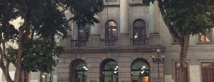 Instituto de Filosofia e Ciências Sociais (IFCS) is one of lugares acadêmicos.