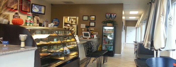 Aroma Tropical Bakery is one of Foodies in SFValley+ (Los Angeles).