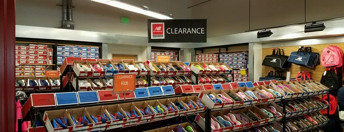 New Balance Factory Store is one of Bruceさんのお気に入りスポット.