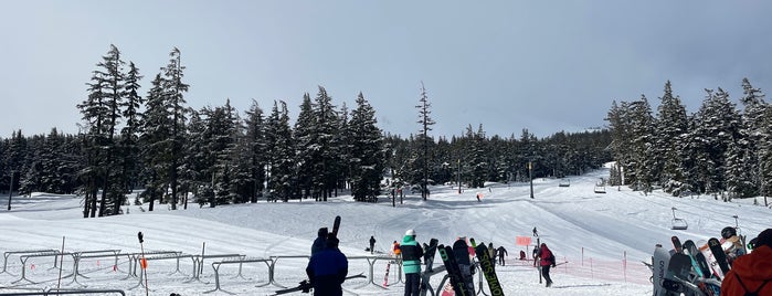 Mt. Bachelor Ski Resort is one of Snowboarding Destinations ❄️.